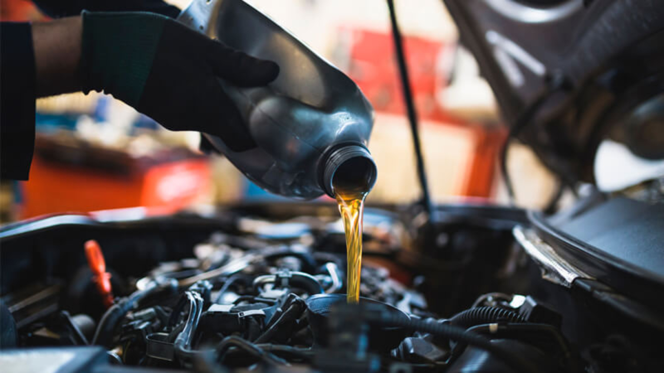 Troca-de-Oleo-na-Pedro-I-JForte-Pneus-Multimarcas-BH